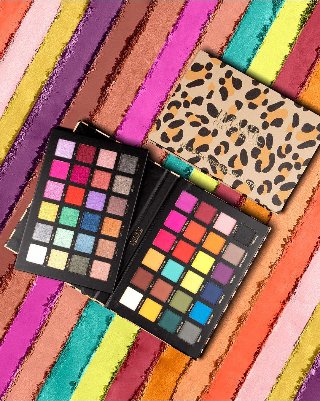 ظلال عيون احترافية من ماركة IMAGIC، طراز Professional Cosmetics، وتحتوي على 48 لونًا متنوعًا بين المطفي واللامع.